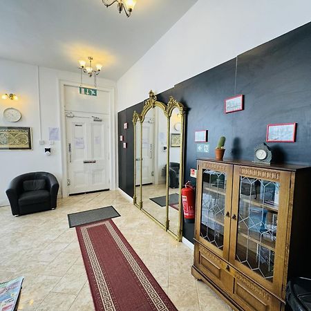 Carlton Court Hotel Eastbourne Eksteriør billede