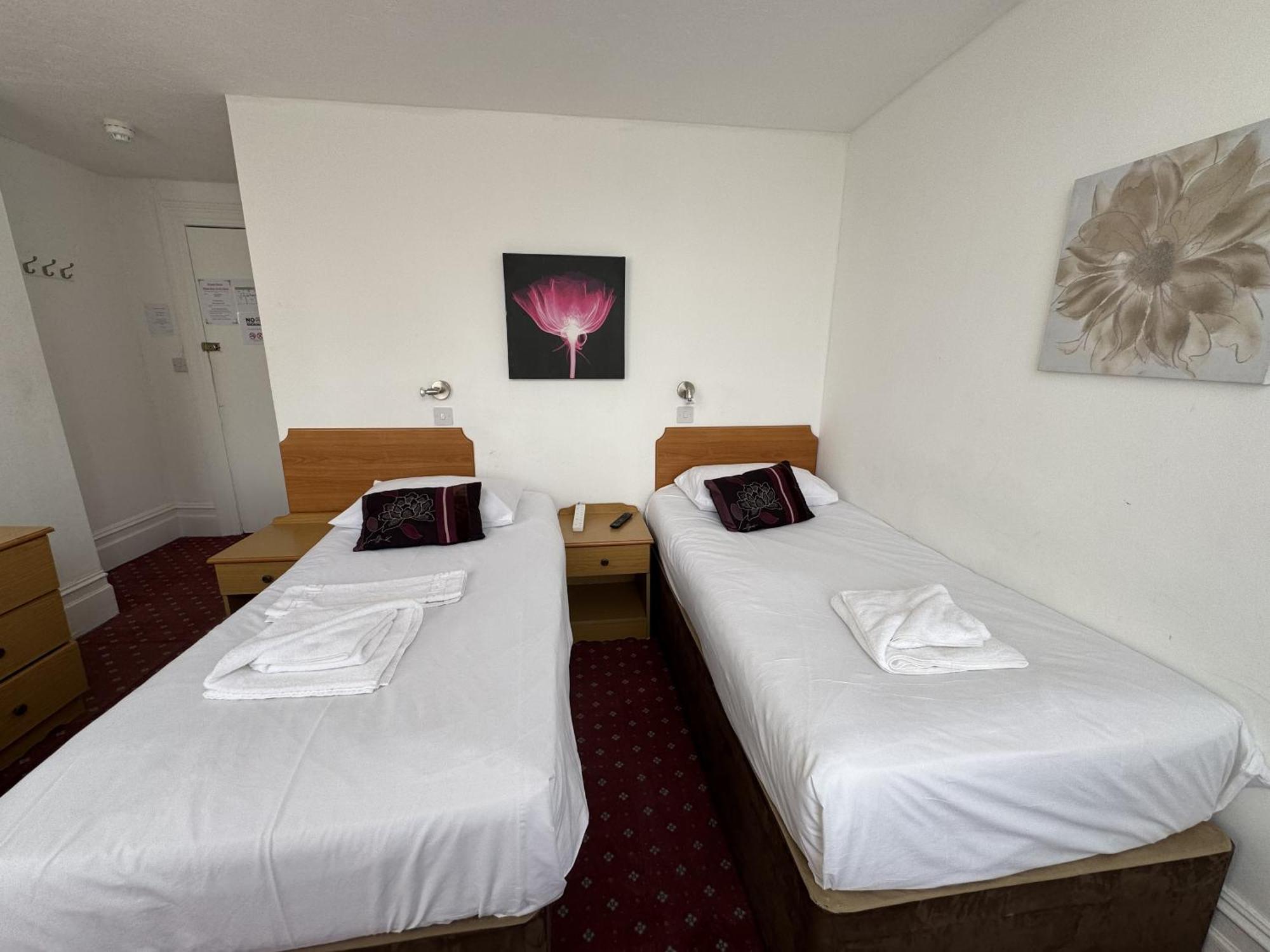 Carlton Court Hotel Eastbourne Eksteriør billede