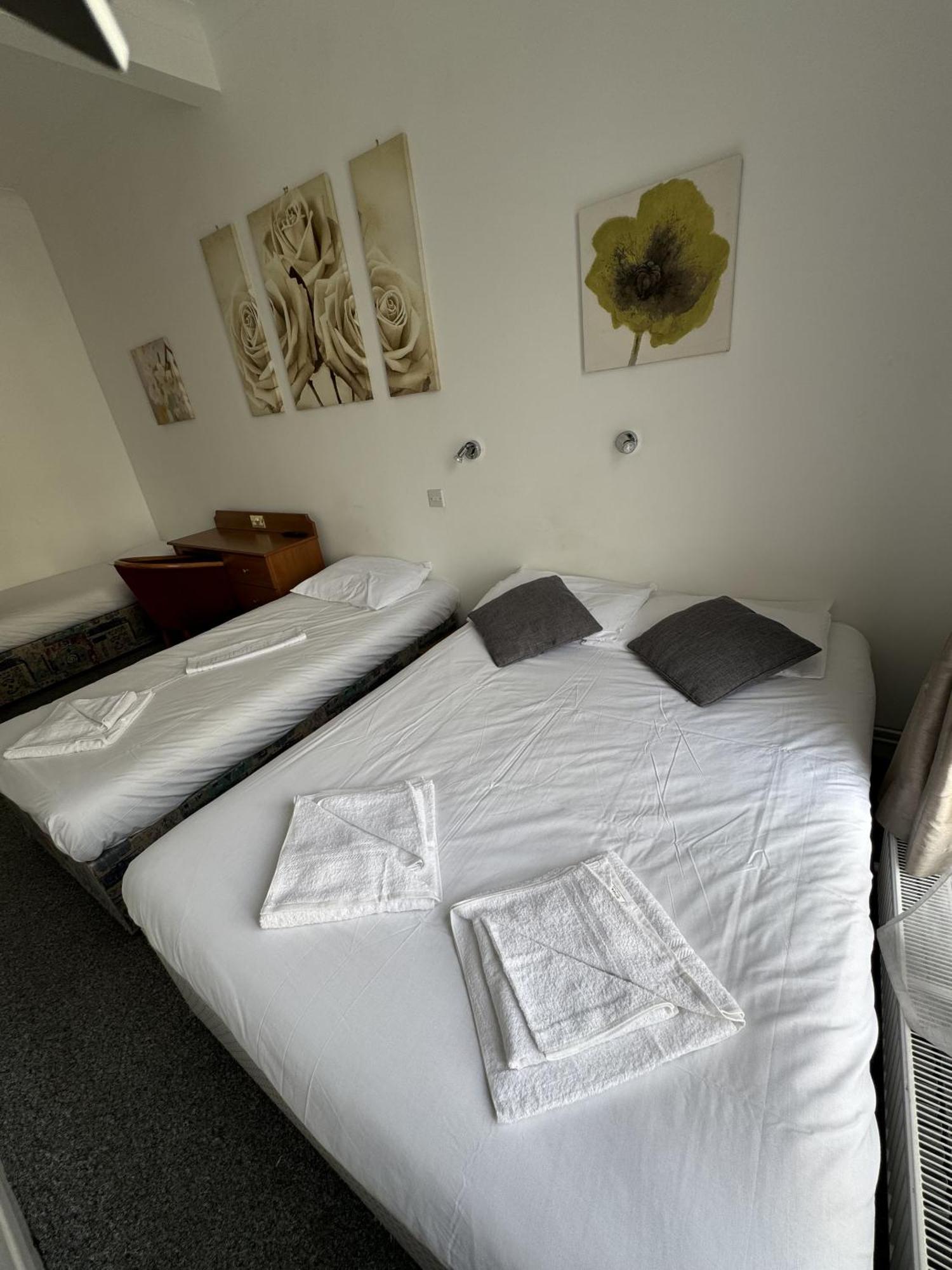 Carlton Court Hotel Eastbourne Eksteriør billede