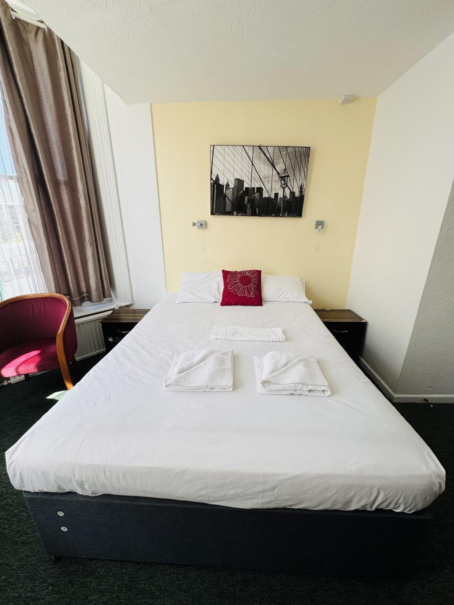 Carlton Court Hotel Eastbourne Eksteriør billede