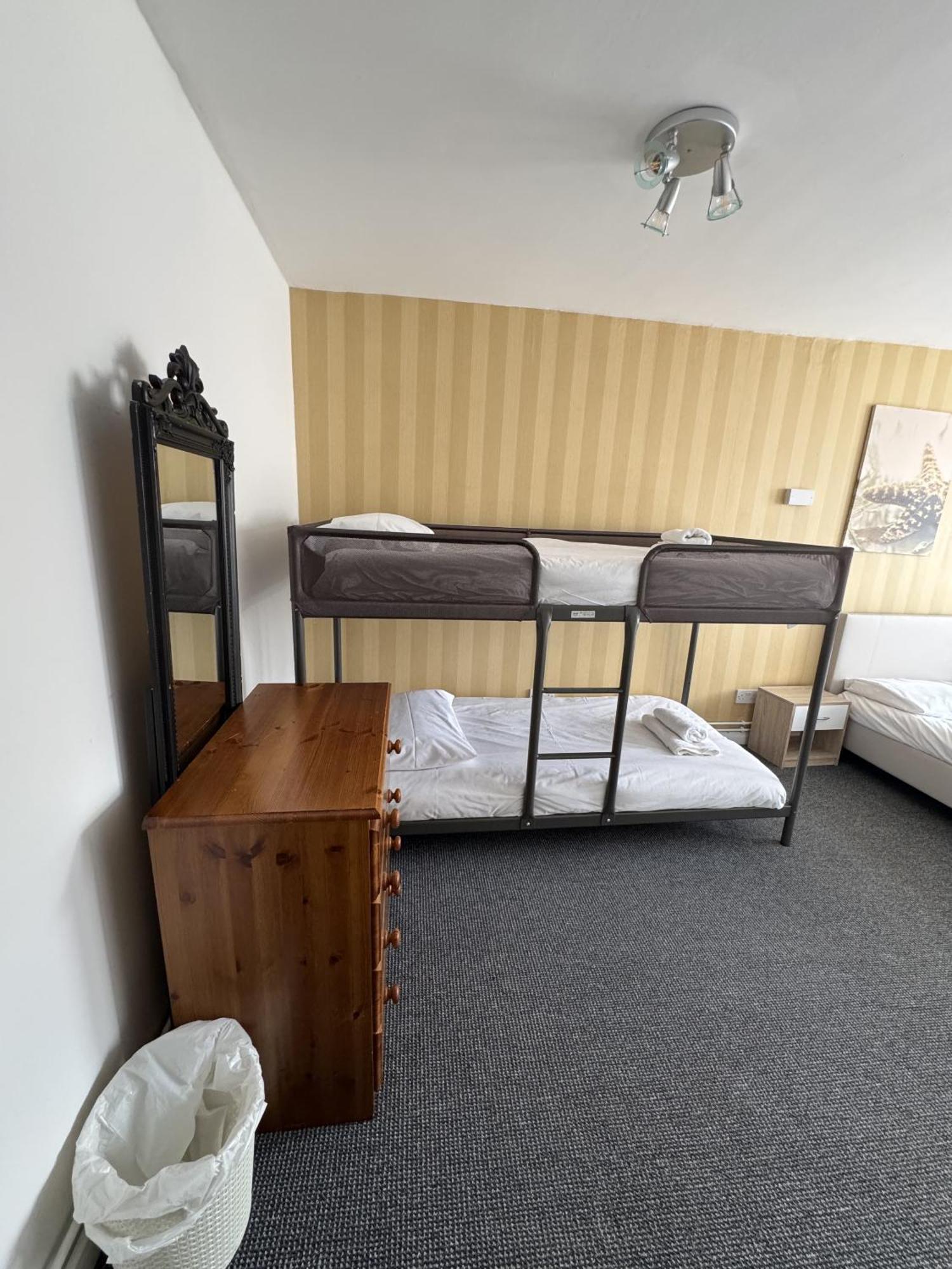 Carlton Court Hotel Eastbourne Eksteriør billede
