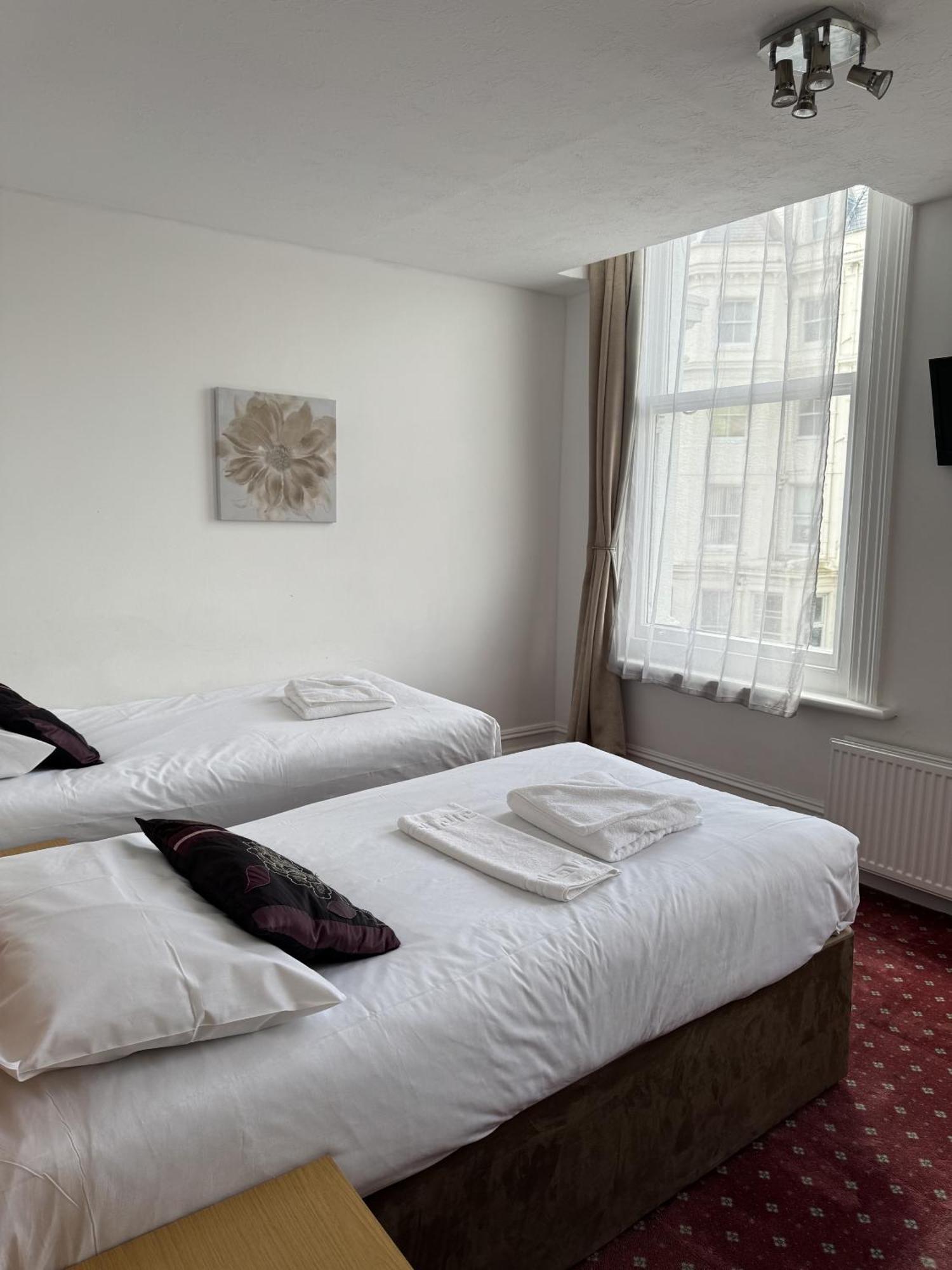 Carlton Court Hotel Eastbourne Eksteriør billede