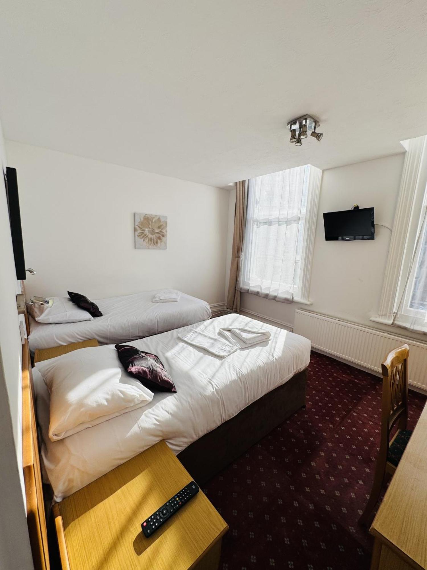 Carlton Court Hotel Eastbourne Eksteriør billede