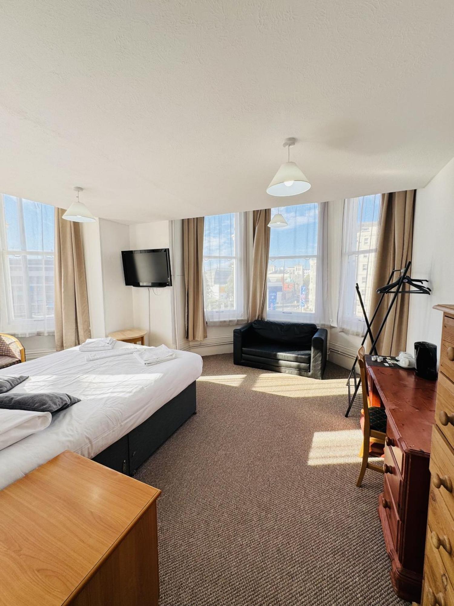 Carlton Court Hotel Eastbourne Værelse billede