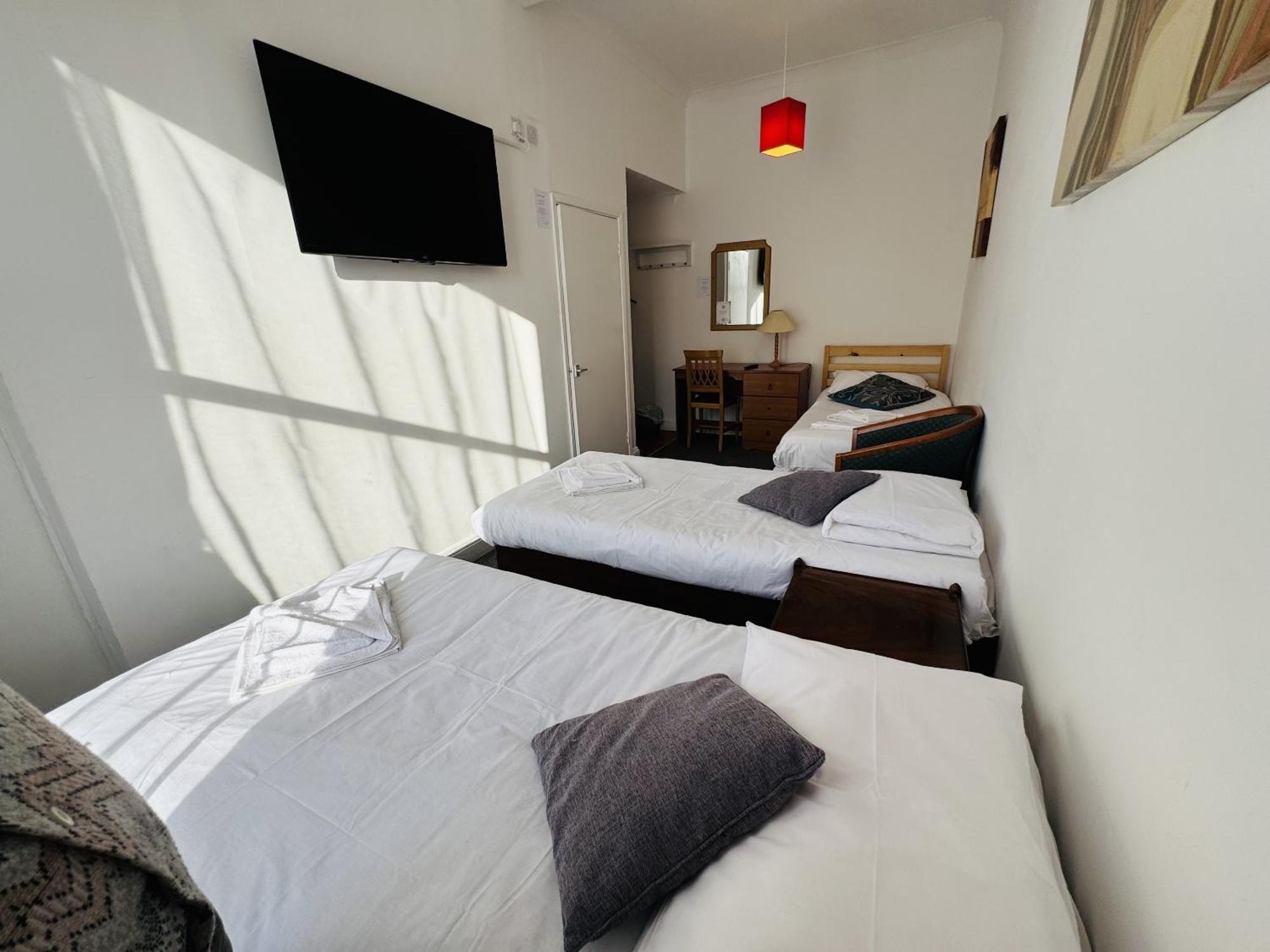 Carlton Court Hotel Eastbourne Værelse billede