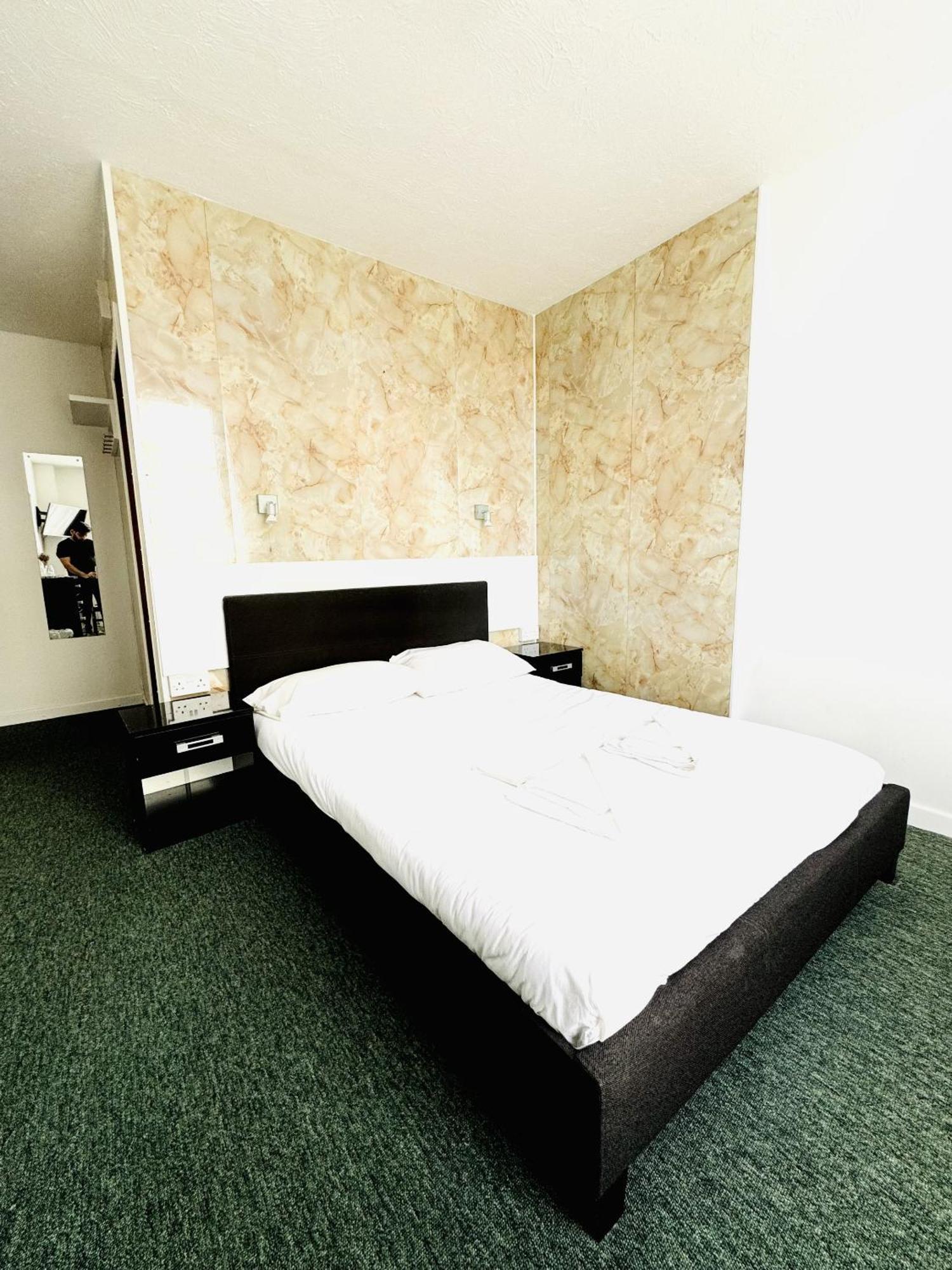 Carlton Court Hotel Eastbourne Værelse billede