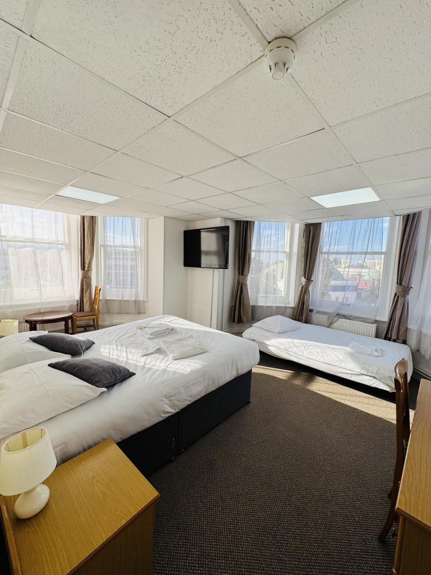 Carlton Court Hotel Eastbourne Værelse billede