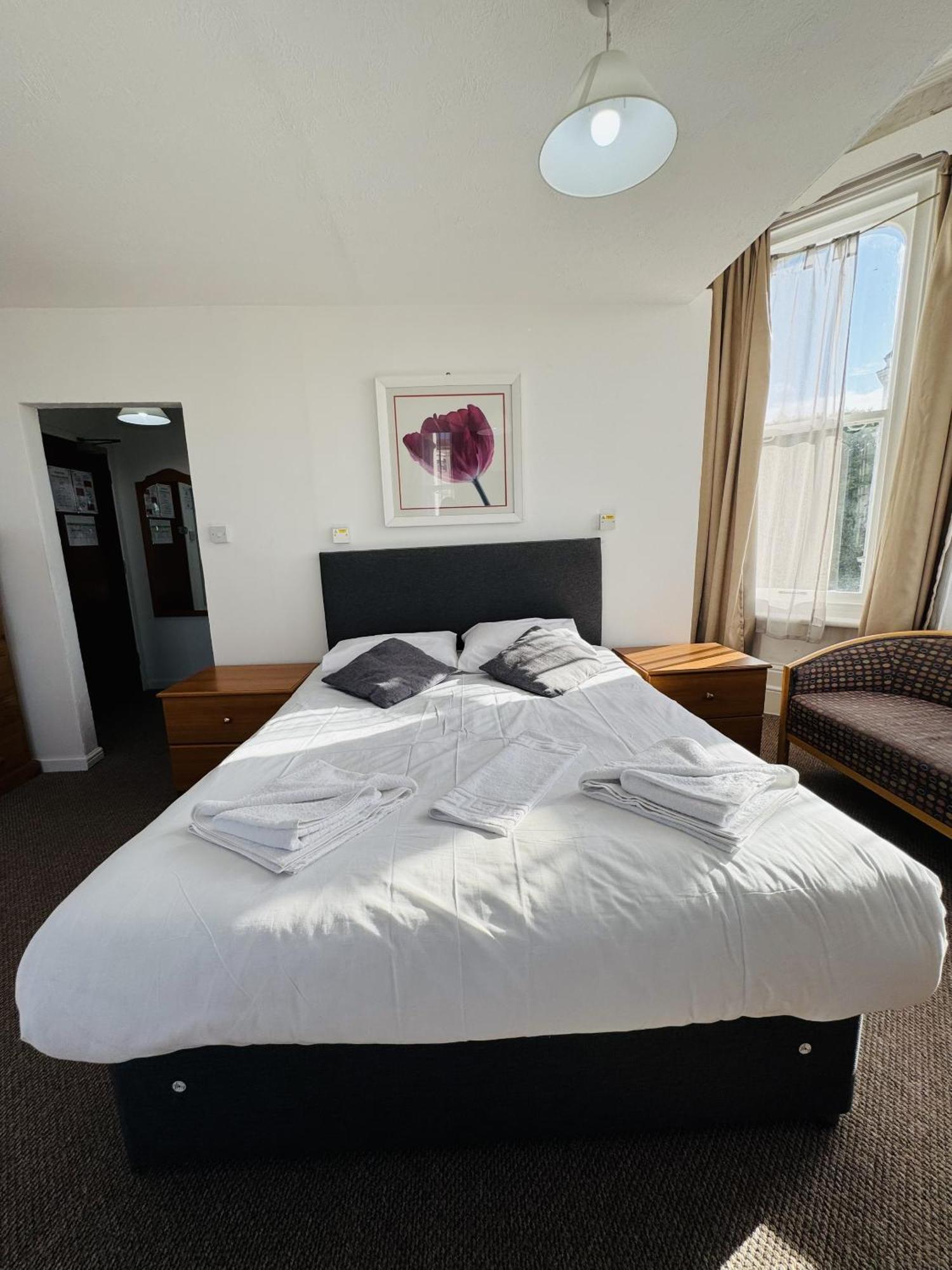 Carlton Court Hotel Eastbourne Værelse billede